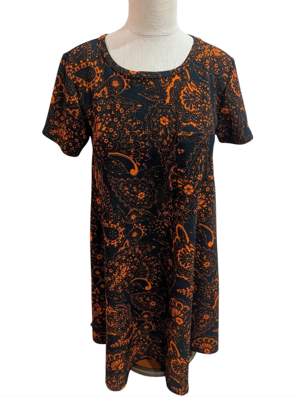 LuLaRoe Carly T-Shirt Dress - Black & Orange Paisley - Size Small